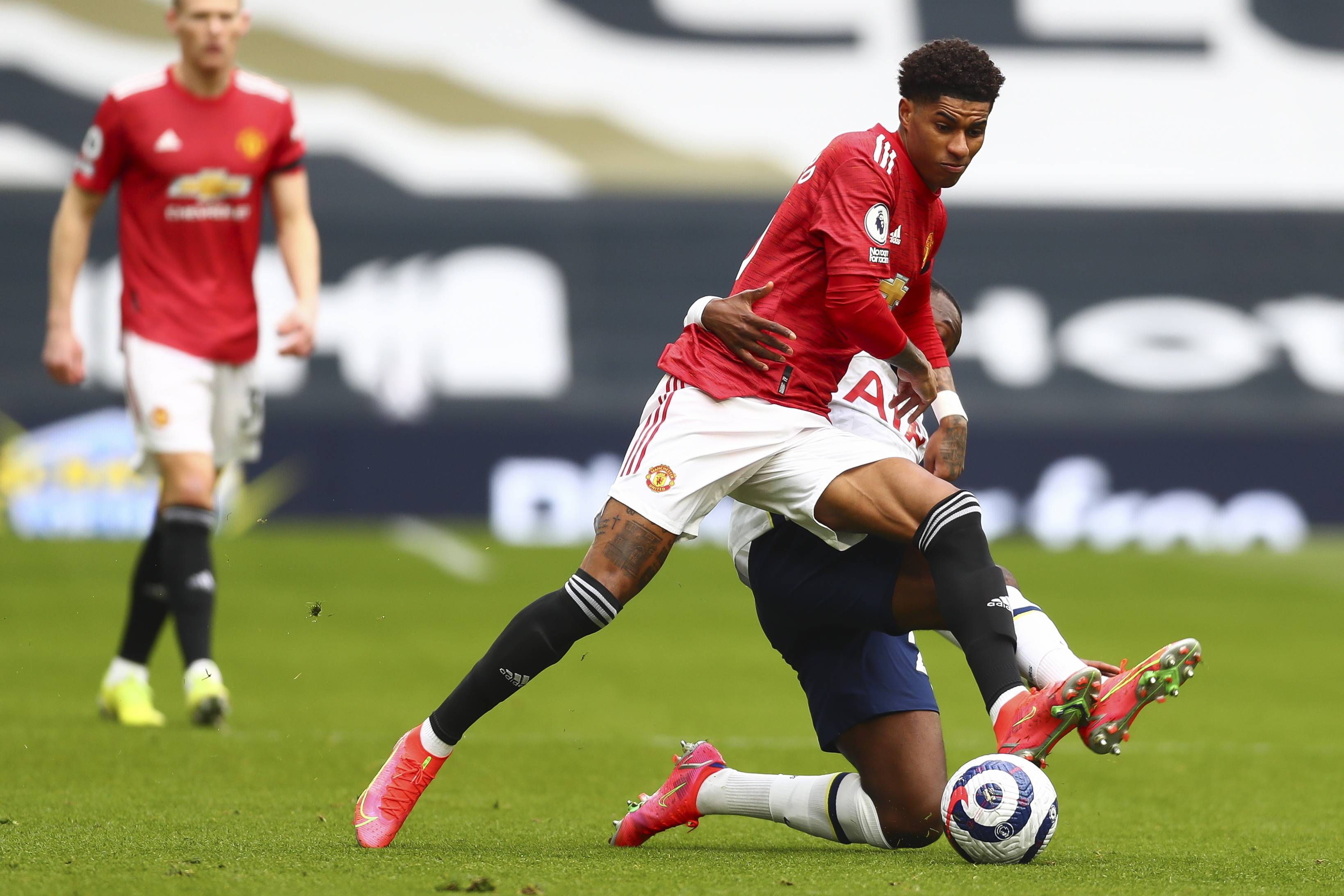 不仅座无虚 不仅座无虚